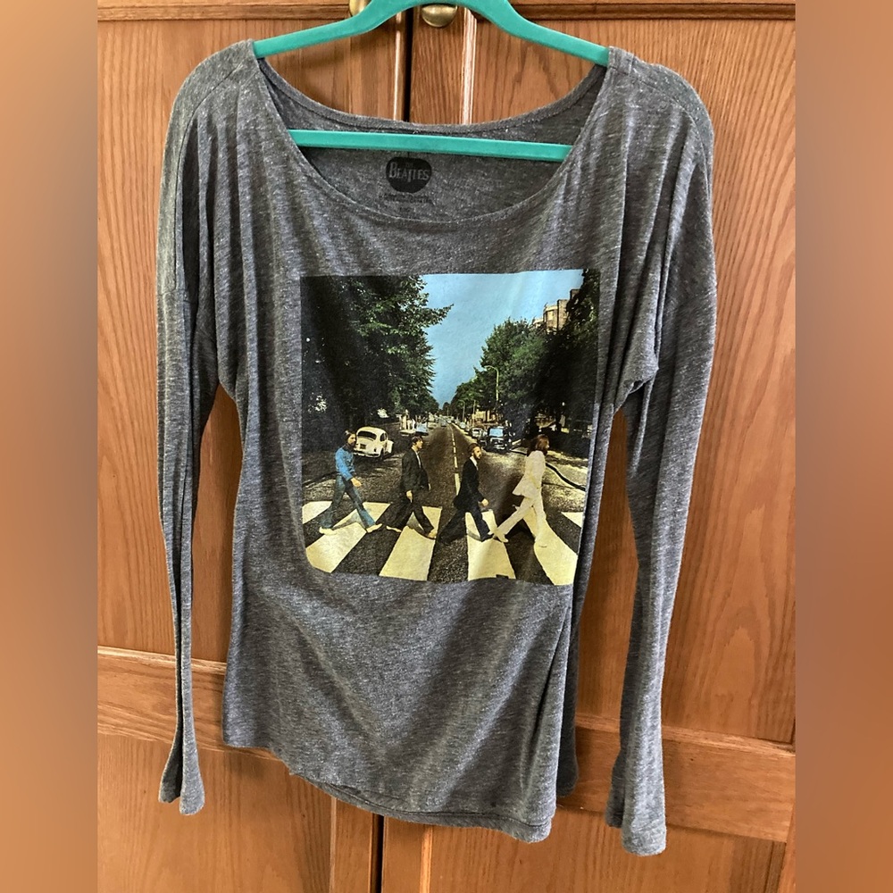 The Beatles Abbey Road. LS T shirt with an open back. Sz Large Grey melange